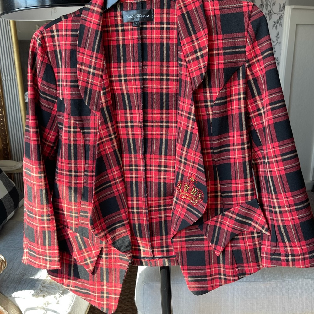 Plaid/tartan, size medium, collared, non button, blazer.